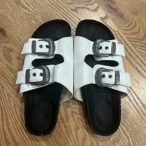 bought while ago are worn a little women’s 7.5